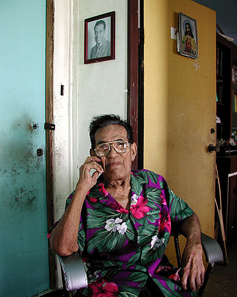 Leonard deBrum in his home on Majuro, RMI, © Sue Rosoff, all rights reserved