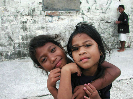 Girls on Ebeye, Kwajalein, RMI, © Sue Rosoff, all rights reserved