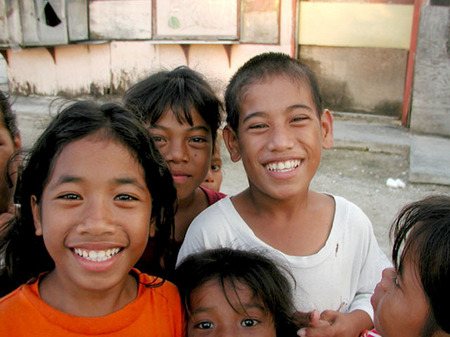 Neighborhood kids near Polly's on Ebeye, Kwajalein, RMI, © Sue Rosoff, all rights reserved